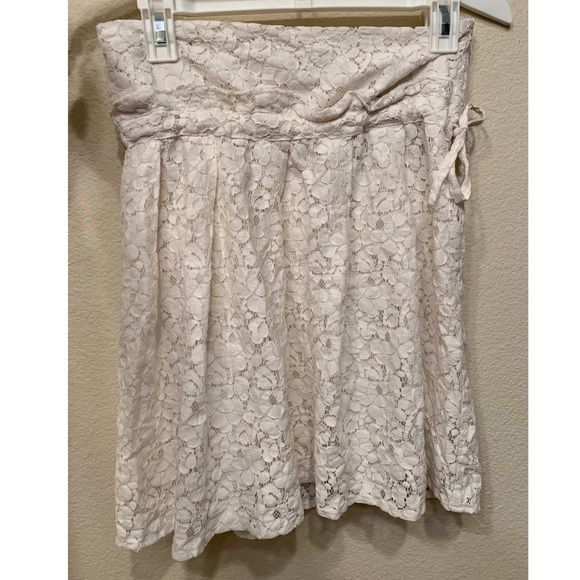 Bebe laced flared skirt - Picture 3 of 4